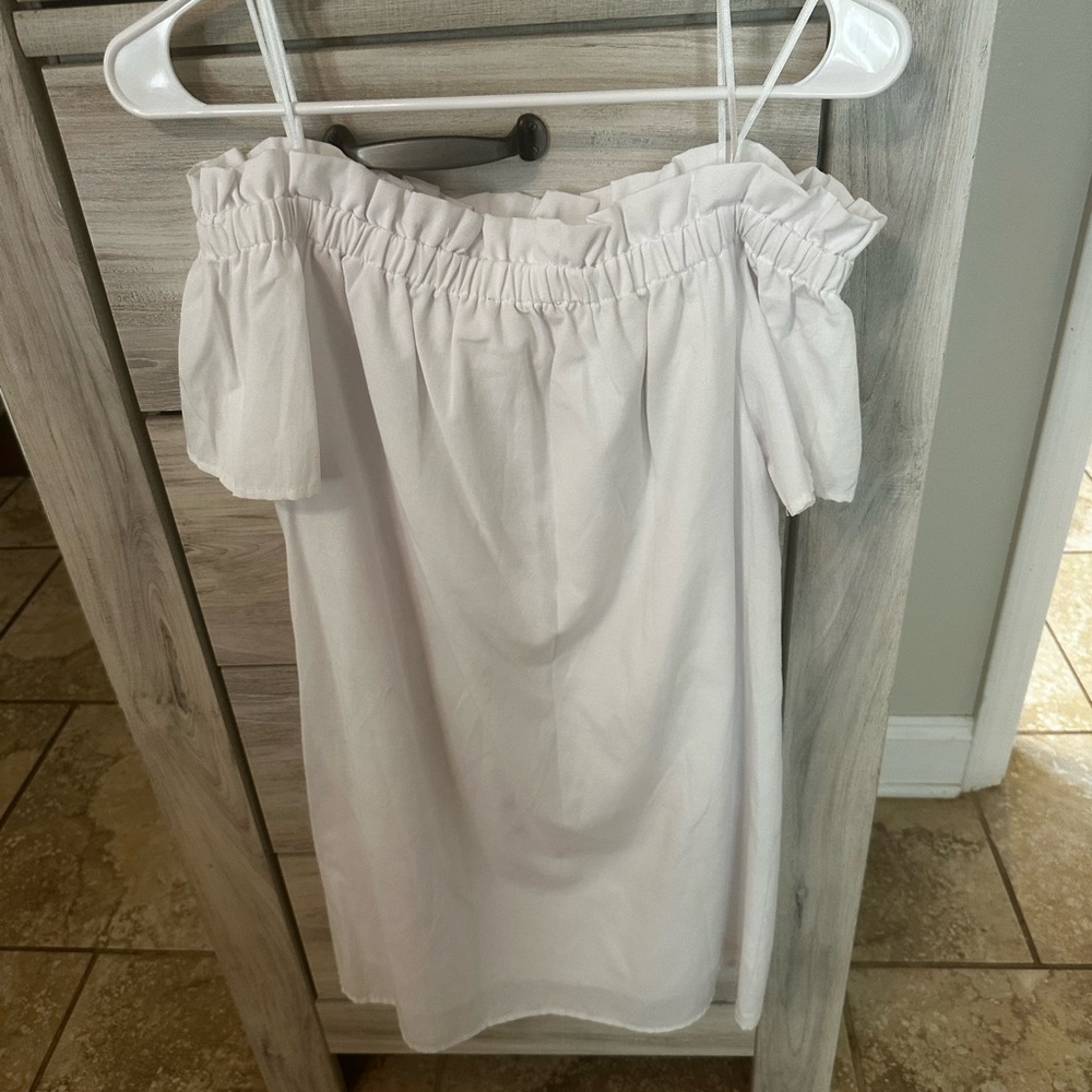 Signature White Dress with Colorful Embroidery. Never worn. Size small. - Picture 3 of 3